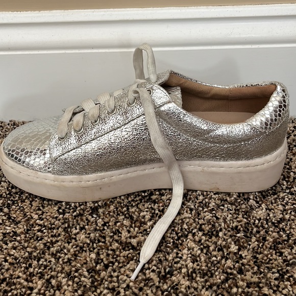 Lord and Taylor Design Lab Silver Sparkled Shoes - Picture 5 of 5